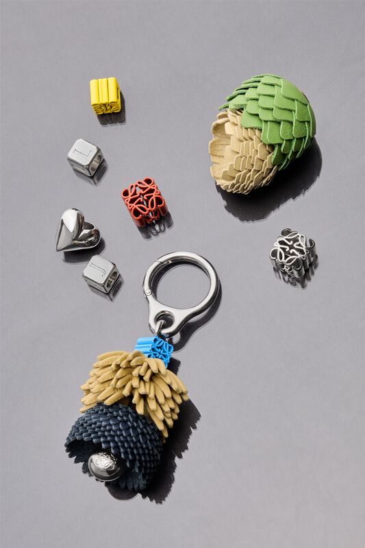 高級名入れバッグのギフトアイデア｜LOEWE - LOEWE